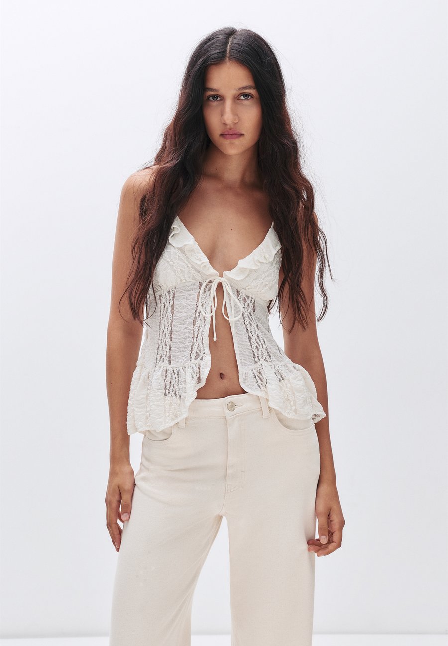 Топ PULL&BEAR FRILL, White
Топ PULL&BEAR FRILL, White