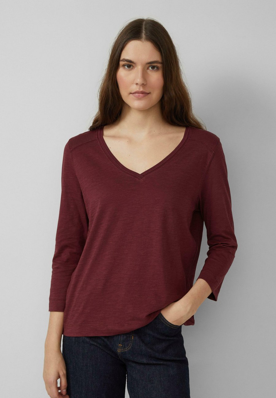 Топ s.Oliver 3/4-ARM MIT TIEFEM V-AUSSCHNITT, Bordeaux/Dark Red
Топ s.Oliver 3/4-ARM MIT TIEFEM V-AUSSCHNITT, Bordeaux/Dark Red