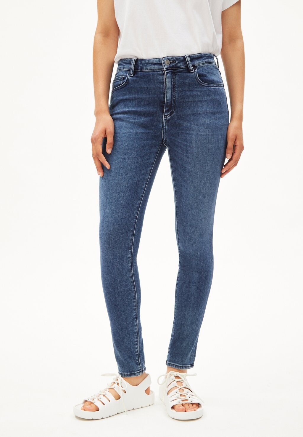 Джинсы приталенного кроя ARMEDANGELS, цвет galaxy blue 
Джинсы приталенного кроя ARMEDANGELS, цвет galaxy blue