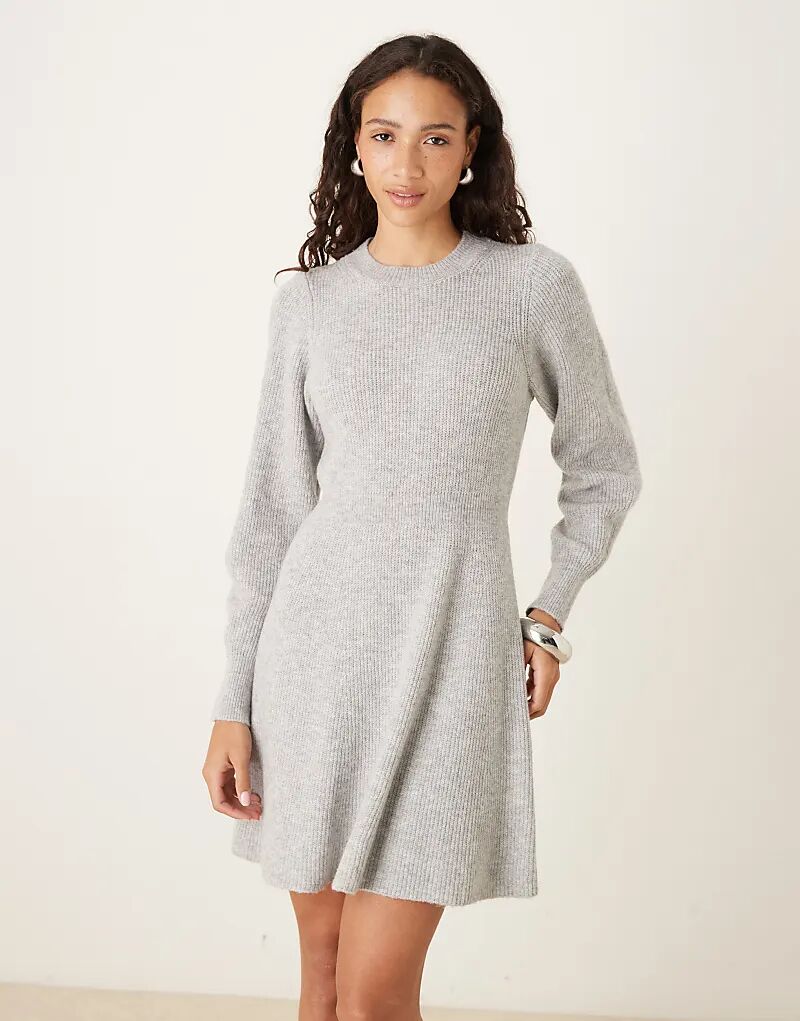 Трикотажное мини-платье AWARE с расклешенным лифом серого меланжевого цвета
Трикотажное мини-платье AWARE с расклешенным лифом серого меланжевого цвета