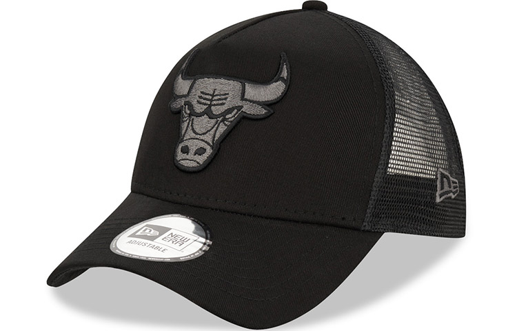 New Era Бейсболка с вышитым логотипом
New Era Бейсболка с вышитым логотипом