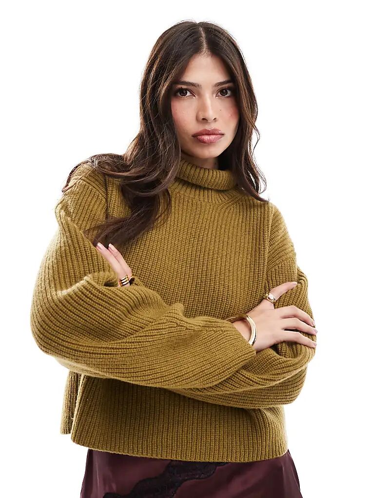 & Other Stories шерстяной трикотажный свитер с воротником-стойкой, разрезом сзади и объемными рукавами оливково-зеленого цвета
& Other Stories шерстяной трикотажный свитер с воротником-стойкой, разрезом сзади и объемными рукавами оливково-зеленого цвета