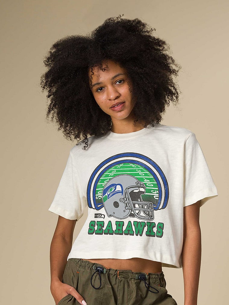 Укороченная футболка с изображением Сиэтл Сихокс Junk Food Clothing, vintage white - seahawks
Укороченная футболка с изображением Сиэтл Сихокс Junk Food Clothing, vintage white - seahawks
