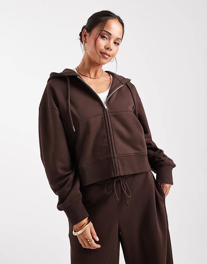 Укороченная толстовка с капюшоном на молнии с начесом сзади от ASOS DESIGN шоколадно-коричневого цвета
Укороченная толстовка с капюшоном на молнии с начесом сзади от ASOS DESIGN шоколадно-коричневого цвета