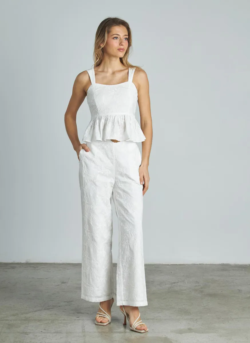 Струящаяся женская блузка с вышитыми деталями и оборками Alma en Pena, белый
Струящаяся женская блузка с вышитыми деталями и оборками Alma en Pena, белый