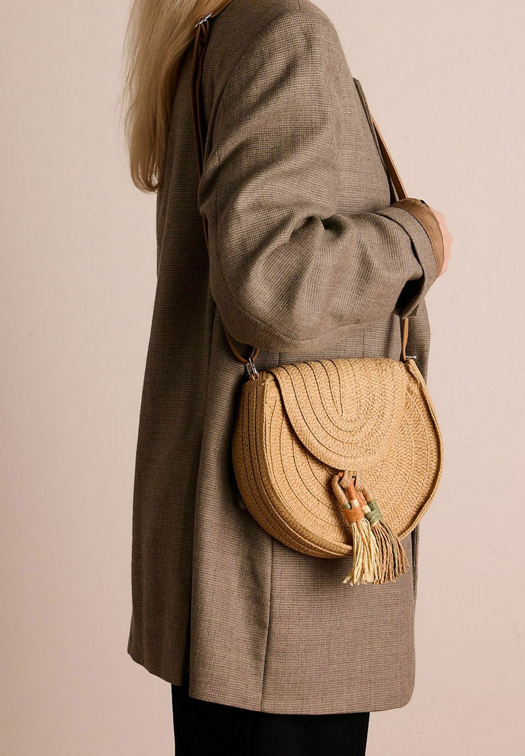 Сумка через плечо BASTASCHE - Across body bag Manfield, бежевый
Сумка через плечо BASTASCHE - Across body bag Manfield, бежевый