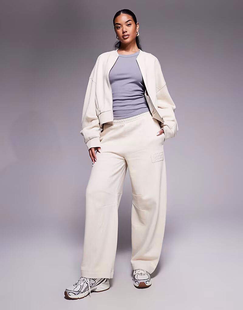 Тяжёлые брюки Weekend Collective Coord с рельефной графикой на камне Asos Weekend Collective, серо-бежевый
Тяжёлые брюки Weekend Collective Coord с рельефной графикой на камне Asos Weekend Collective, серо-бежевый