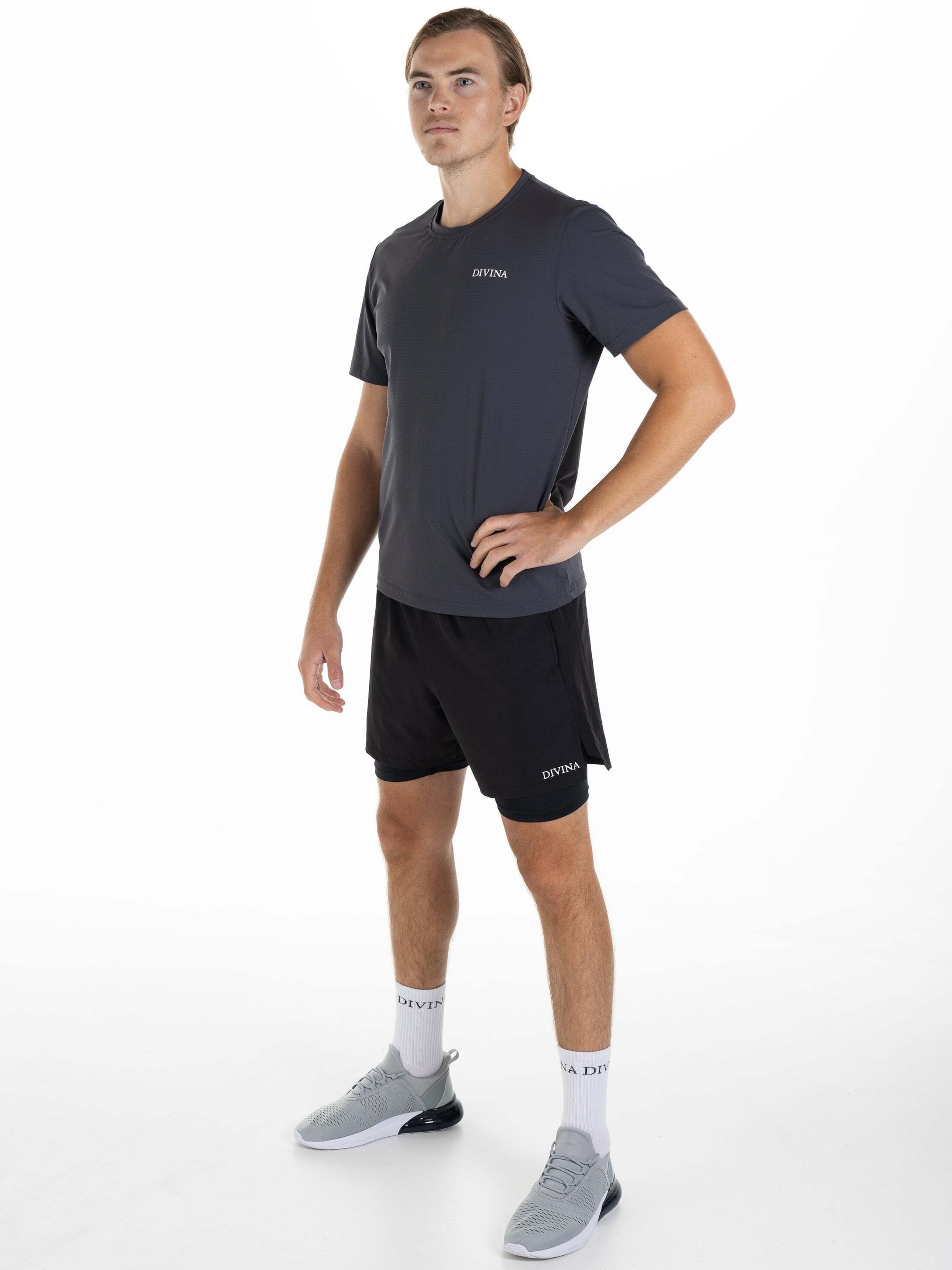 Divina Обычные тренировочные шорты 'Fungor' в черном цвете
Divina Обычные тренировочные шорты 'Fungor' в черном цвете