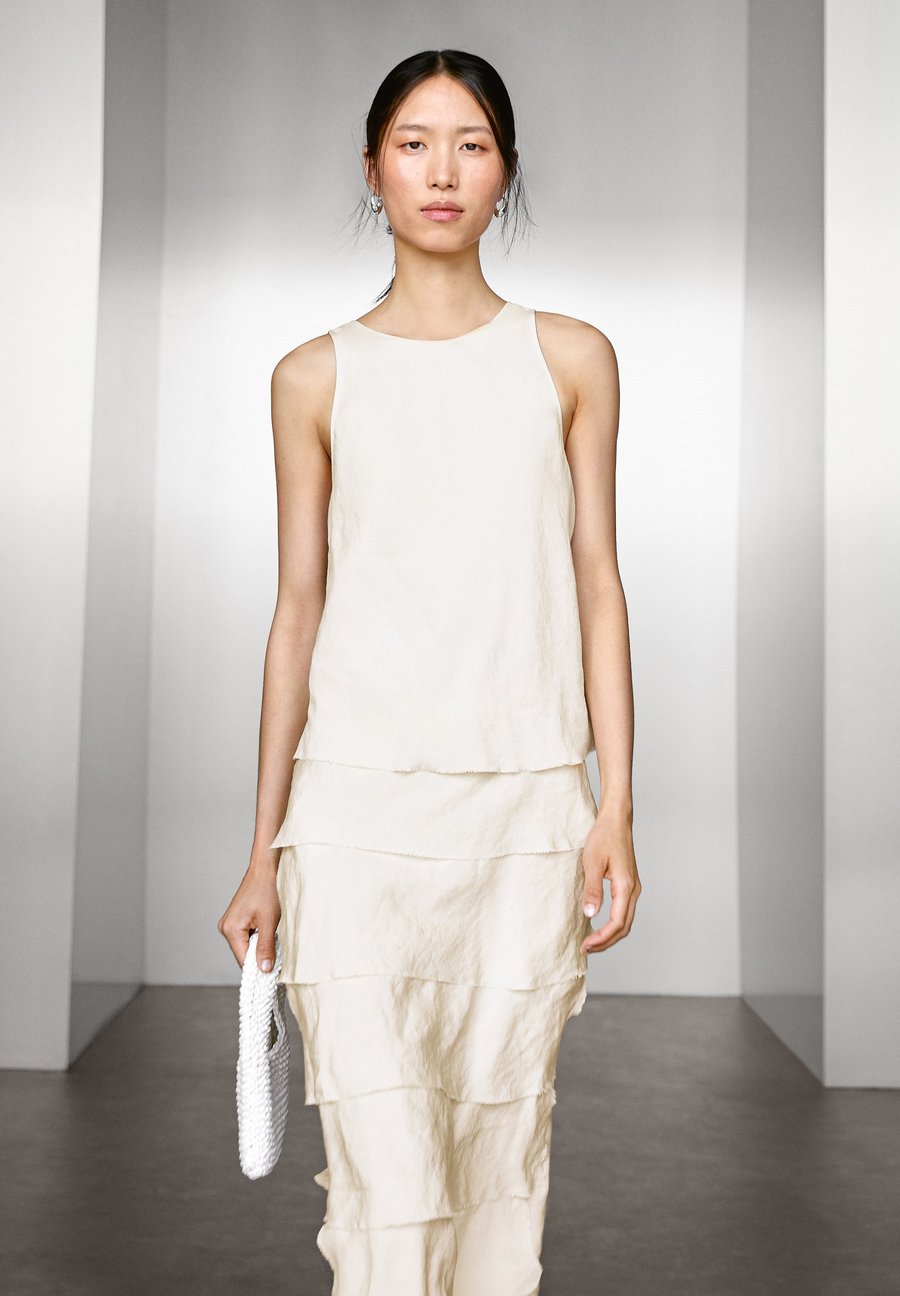 Платье Massimo Dutti LONG FLOWING WITH RUFFLES, Beige
Платье Massimo Dutti LONG FLOWING WITH RUFFLES, Beige