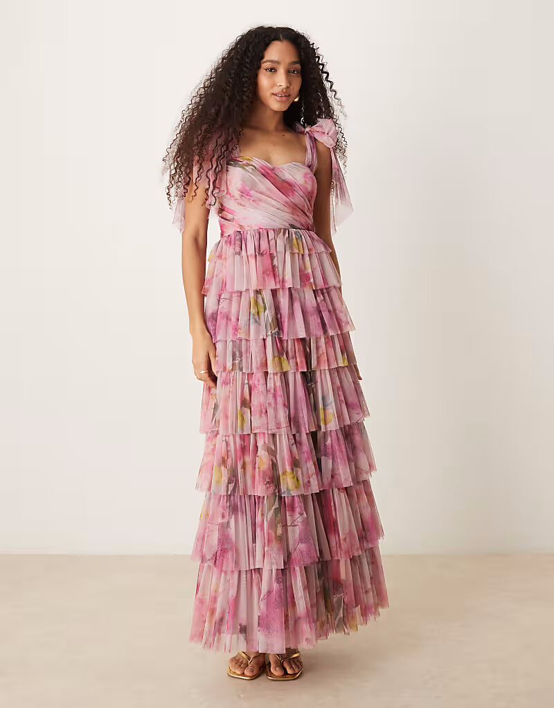 Платье макси из тюля с кружевом и бисером, бант на плече, многоярусное, в розовых цветочных тонах Lace & Beads
Платье макси из тюля с кружевом и бисером, бант на плече, многоярусное, в розовых цветочных тонах Lace & Beads