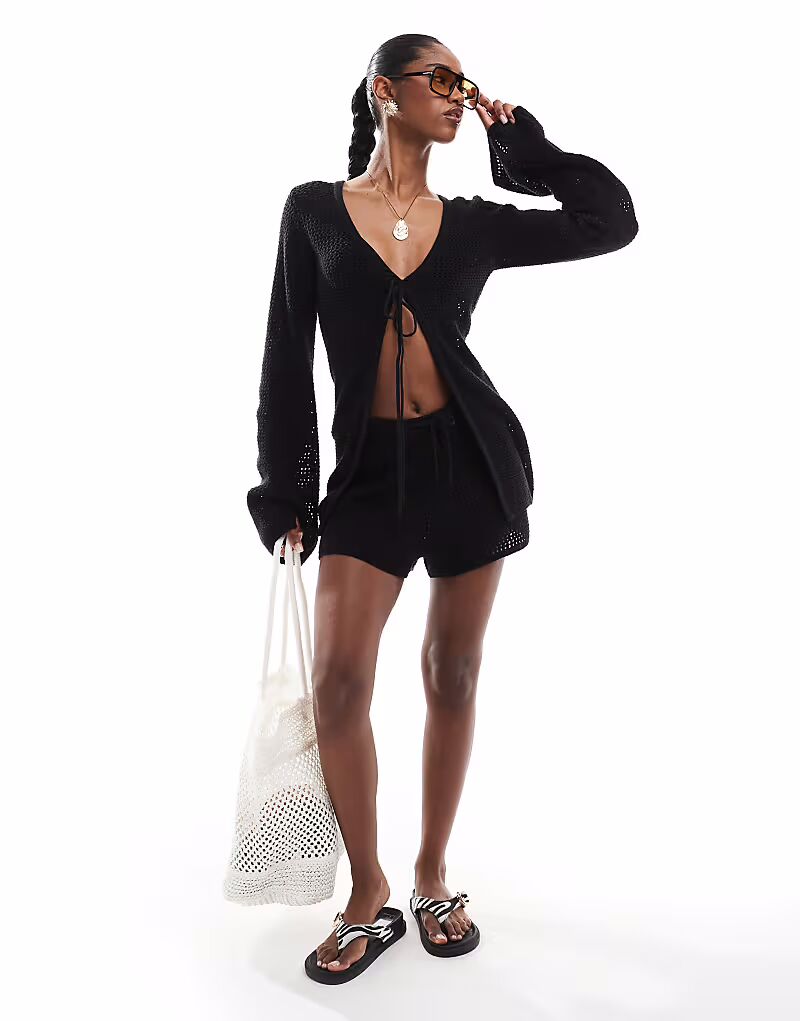 Пляжные шорты с завязками спереди черный цвет 4Th & Reckless
Пляжные шорты с завязками спереди черный цвет 4Th & Reckless