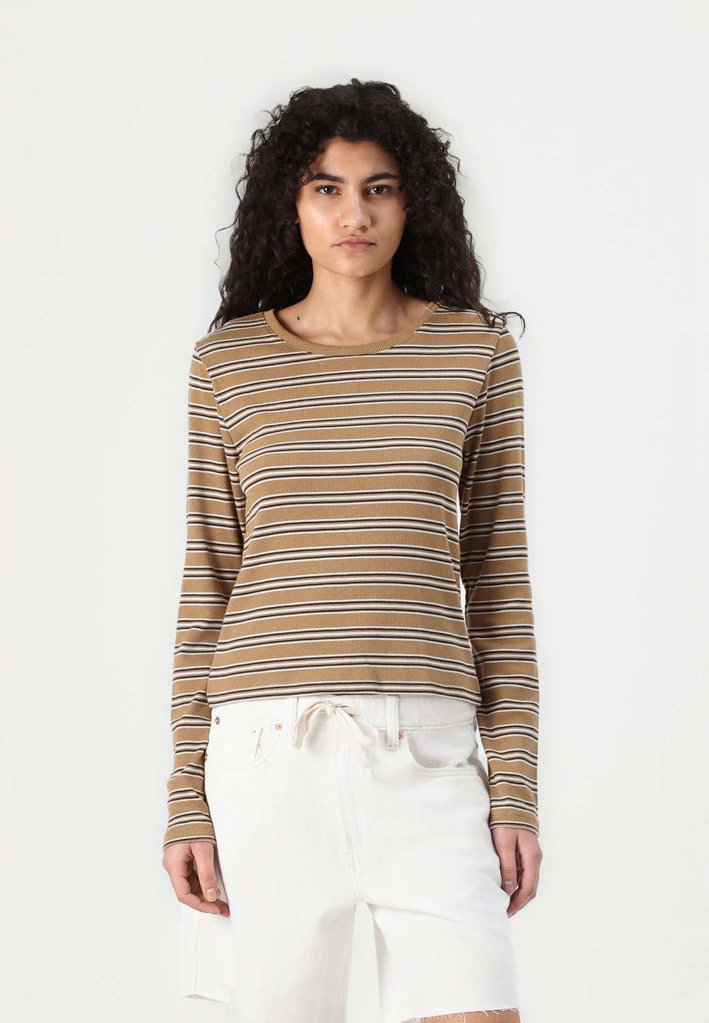 Футболка с длинным рукавом CROP CREW GAP, песочный
Футболка с длинным рукавом CROP CREW GAP, песочный