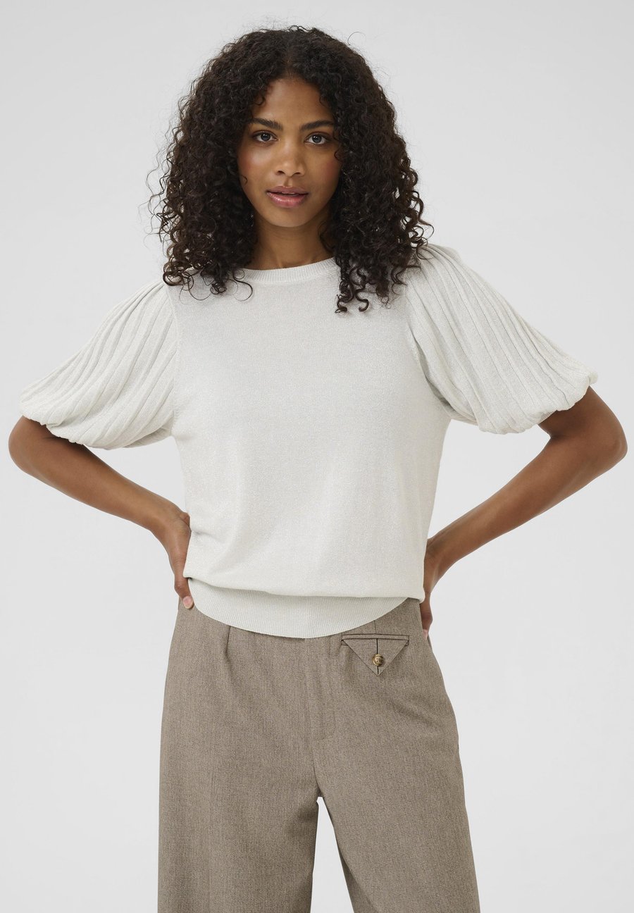 Футболка Kaffe KAREGINA PLEAT PULLOVER GLITTER, Chalk/Off-White, Белый, Футболка Kaffe KAREGINA PLEAT PULLOVER GLITTER, Chalk/Off-White
Футболка Kaffe KAREGINA PLEAT PULLOVER GLITTER, Chalk/Off-White, Белый, Футболка Kaffe KAREGINA PLEAT PULLOVER GLITTER, Chalk/Off-White