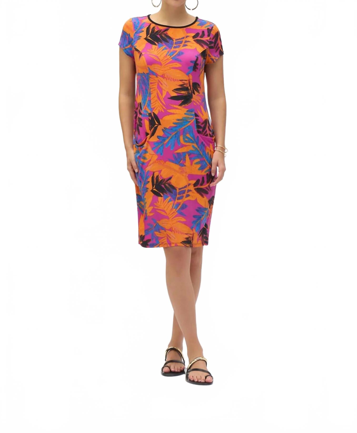 Платье-футболка с тропическим принтом в мультиколоре Joseph Ribkoff
Платье-футболка с тропическим принтом в мультиколоре Joseph Ribkoff