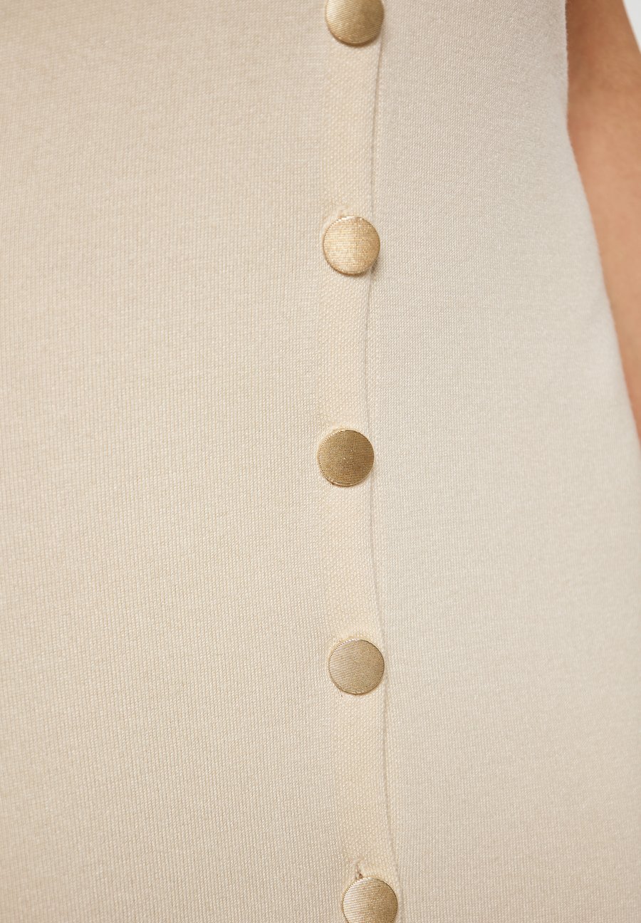 Платье faina CO-BRANDED WITH NAEMI, Elfenbein/Beige
Платье faina CO-BRANDED WITH NAEMI, Elfenbein/Beige