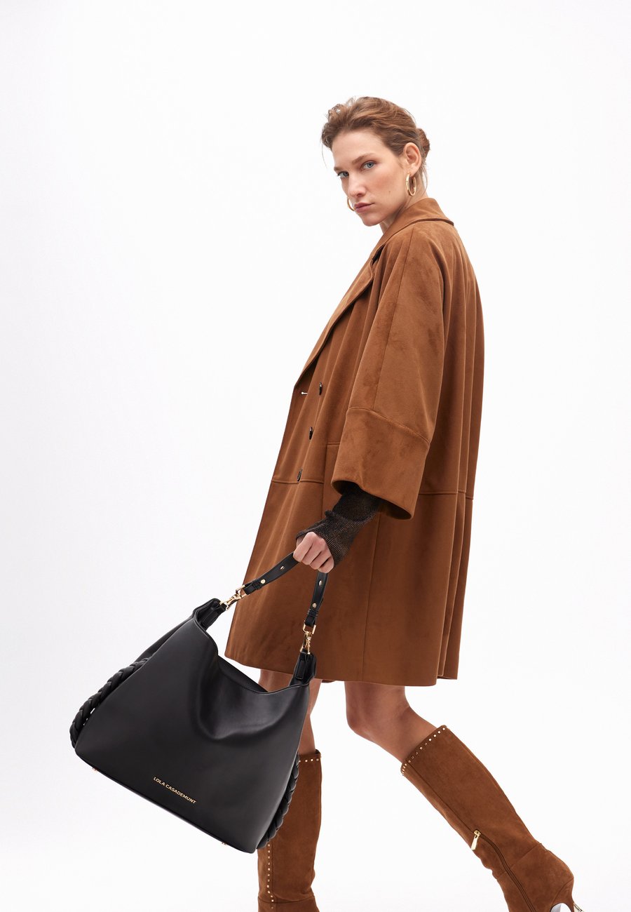 Сумка LOLA CASADEMUNT Handbag, Black
Сумка LOLA CASADEMUNT Handbag, Black