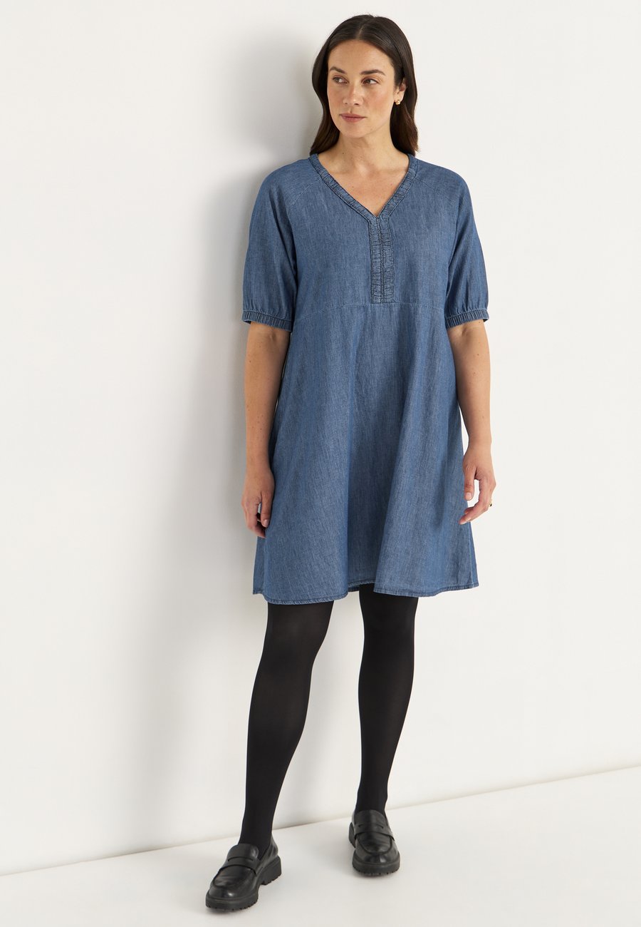 Платье Cellbes of Sweden Denim dress, Medium Blue Denim/Blue
Платье Cellbes of Sweden Denim dress, Medium Blue Denim/Blue