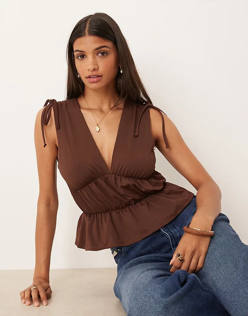 Топ ASOS DESIGN с V-образным вырезом и оборками по подолу шоколадного цвета
Топ ASOS DESIGN с V-образным вырезом и оборками по подолу шоколадного цвета