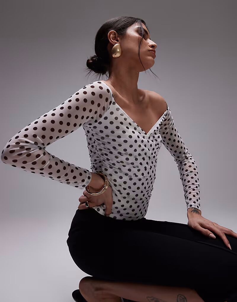 Топ-халаты ASOS DESIGN с сетчатым запахом и вырезом-стойкой в белый горошек
Топ-халаты ASOS DESIGN с сетчатым запахом и вырезом-стойкой в белый горошек