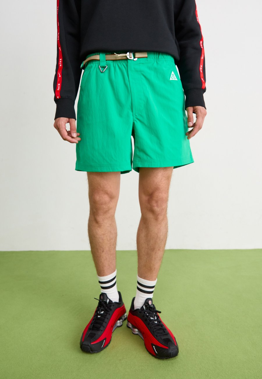 Шорты Nike ACG HIKE, Stadium Green/Mosswood Brown/Light Khaki/Summit White/Green
Шорты Nike ACG HIKE, Stadium Green/Mosswood Brown/Light Khaki/Summit White/Green