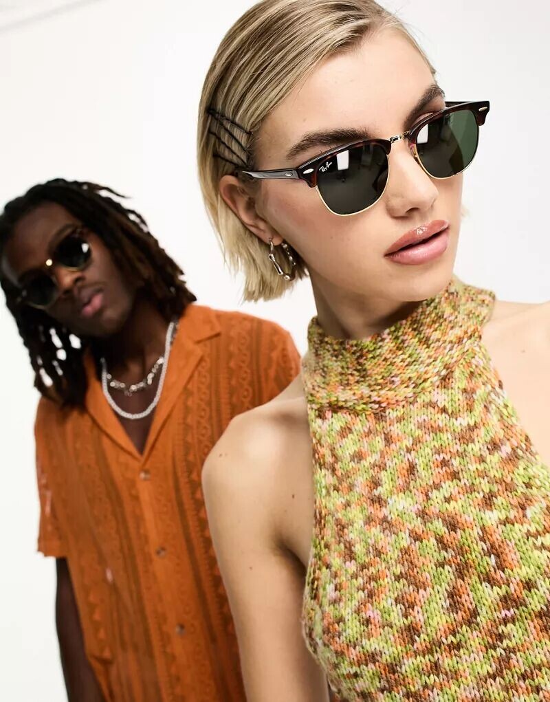 Коричневые солнцезащитные очки Ray-Ban Clubmaster
Коричневые солнцезащитные очки Ray-Ban Clubmaster