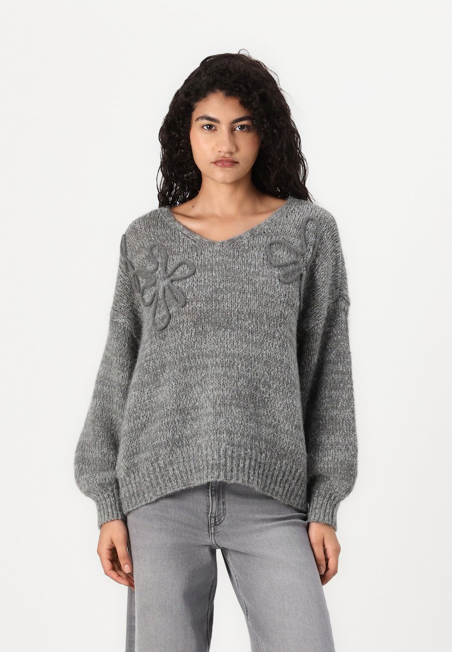 Джемпер Vero Moda VMLOLLIPOP V NECK, Medium Grey/Mottled Grey
Джемпер Vero Moda VMLOLLIPOP V NECK, Medium Grey/Mottled Grey