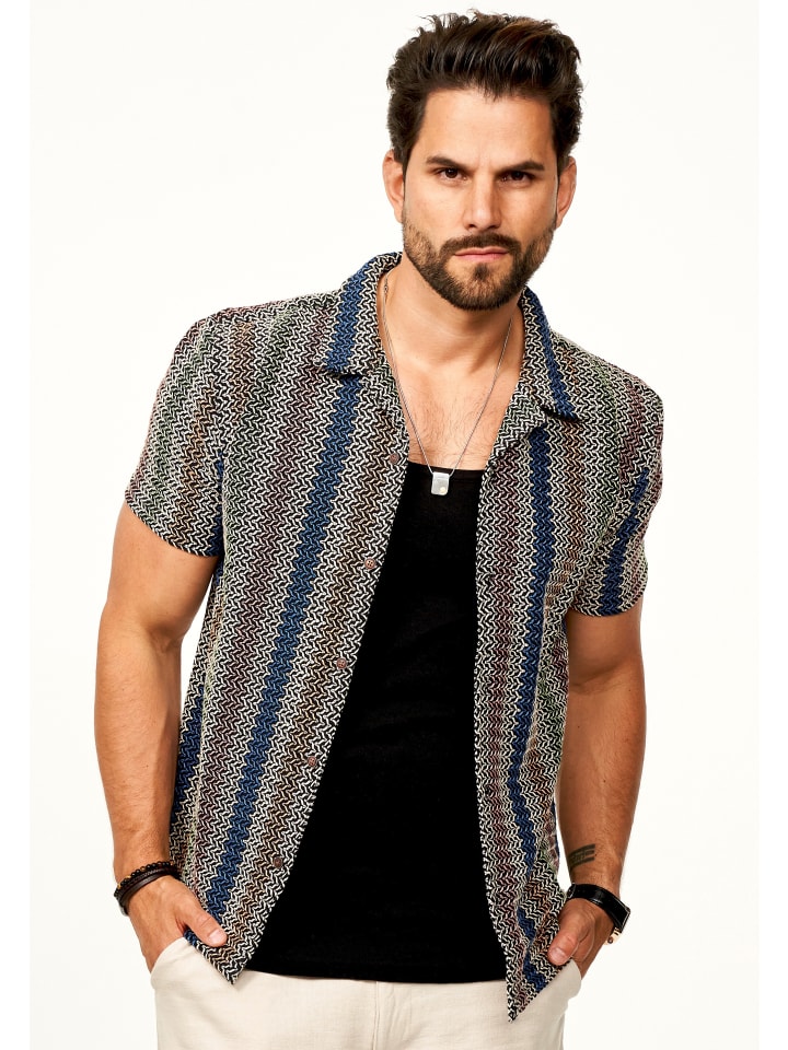 Рубашка с короткими рукавами - для мужчин в винтажном летнем образе, как трикотажная рубашка с короткими рукавами черного цвета. SOULSTAR
Рубашка с короткими рукавами - для мужчин в винтажном летнем образе, как трикотажная рубашка с короткими рукавами черного цвета. SOULSTAR