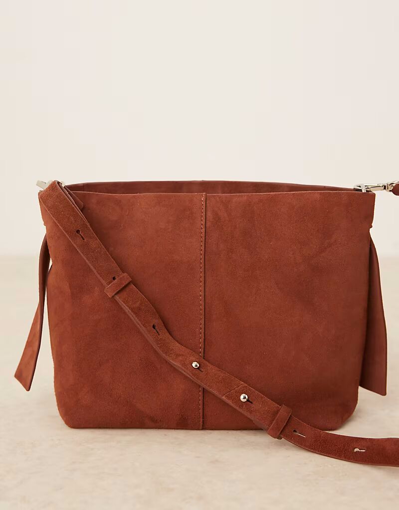 Сумка через плечо Becksondergaard из замши fraya с ремнем через плечо коричневого цвета
Сумка через плечо Becksondergaard из замши fraya с ремнем через плечо коричневого цвета