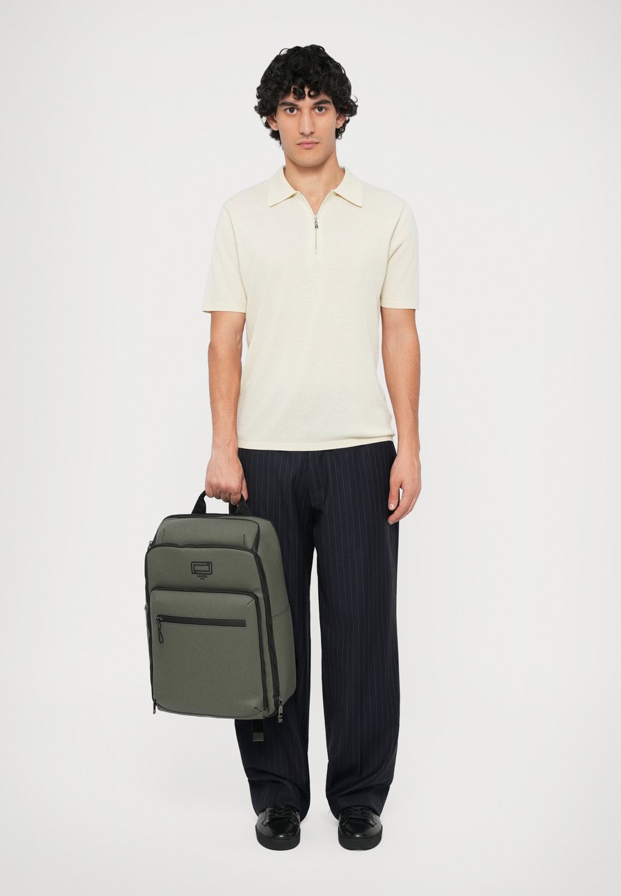 Рюкзак Lancel RUBBER CONVERT UNISEX, Shadow/Khaki
Рюкзак Lancel RUBBER CONVERT UNISEX, Shadow/Khaki