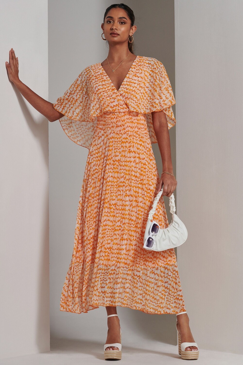 Кира в шифоне со складками Jolie Moi, оранжевый
Кира в шифоне со складками Jolie Moi, оранжевый