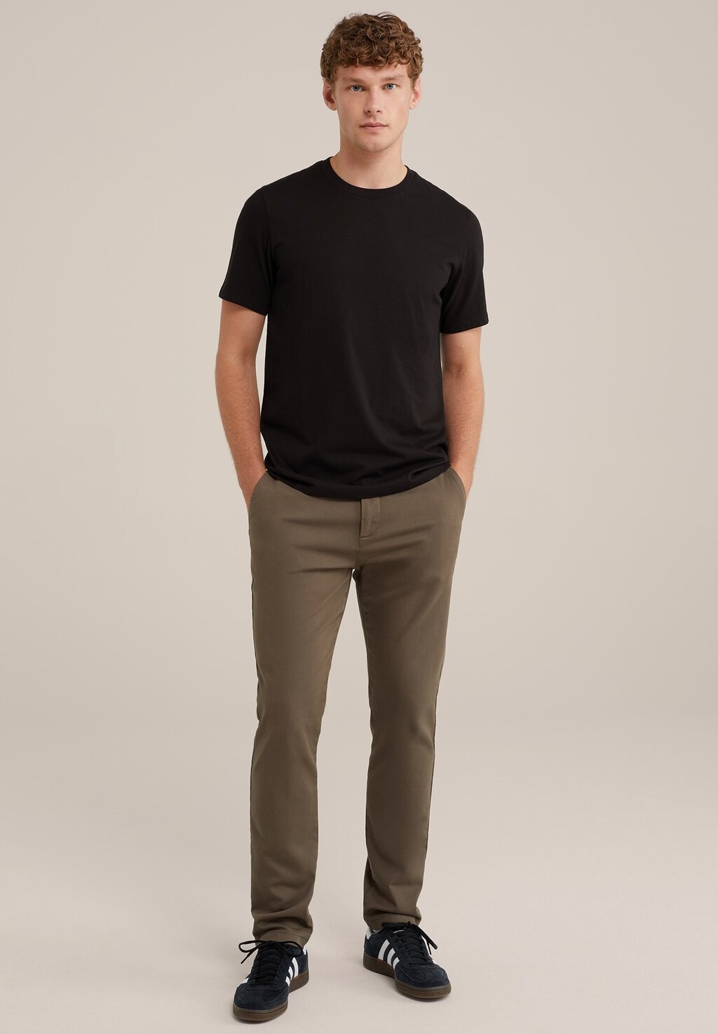 Базовая футболка WE Fashion, черный
Базовая футболка WE Fashion, черный