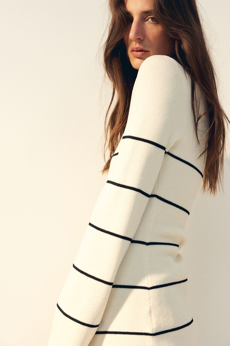 Свитер с овальным вырезом H&M, бежевый
Свитер с овальным вырезом H&M, бежевый