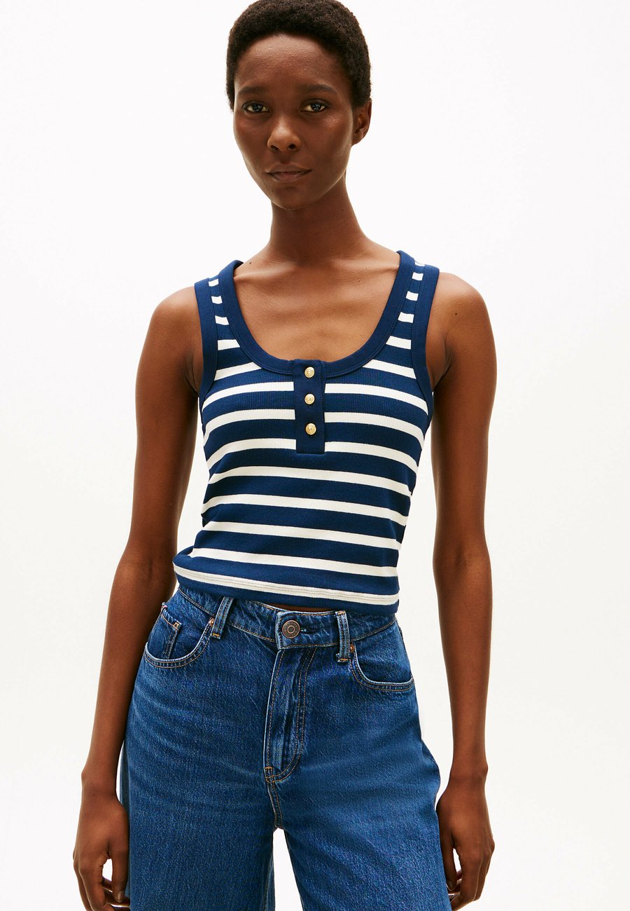 Топ Tommy Hilfiger Top, Dark Night Navy Calico Stp/Blue
Топ Tommy Hilfiger Top, Dark Night Navy Calico Stp/Blue