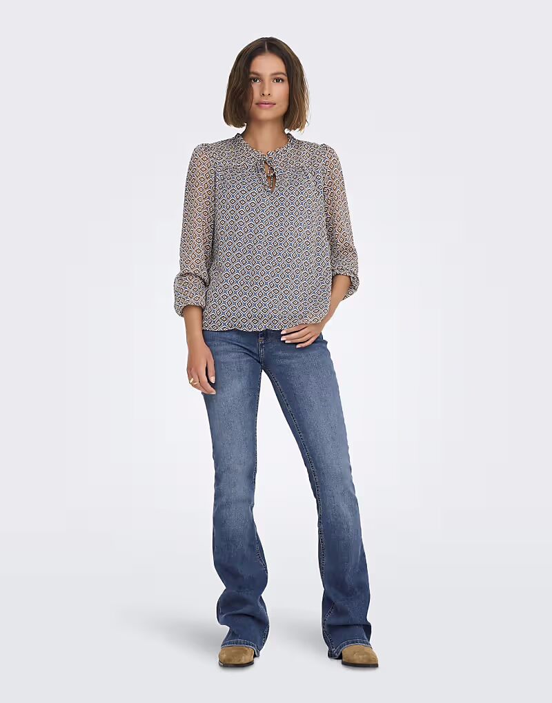 ONLY джинсы клеш из средне-синего денима
ONLY джинсы клеш из средне-синего денима