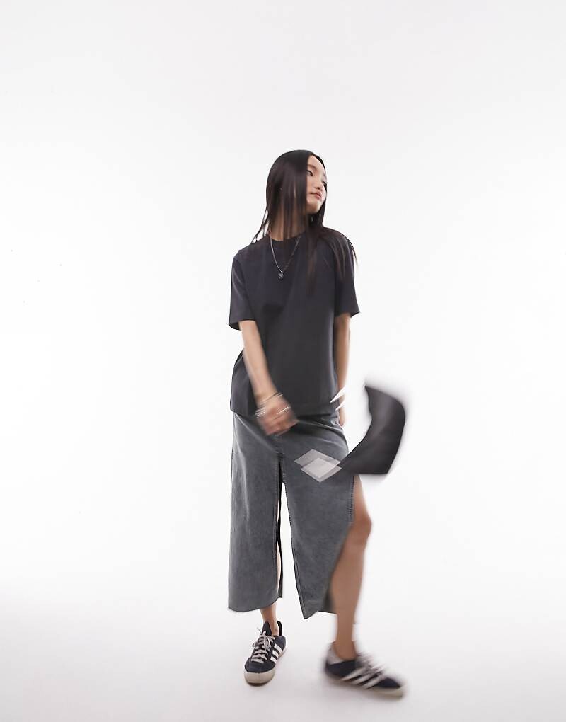 Сланцевая базовая футболка Topshop с короткими рукавами премиум-класса
Сланцевая базовая футболка Topshop с короткими рукавами премиум-класса