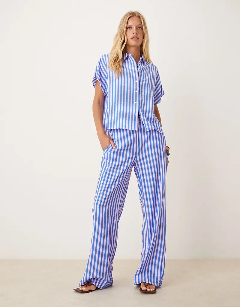 Комбинезон из хлопка Mango в сине-розовую полоску
Комбинезон из хлопка Mango в сине-розовую полоску