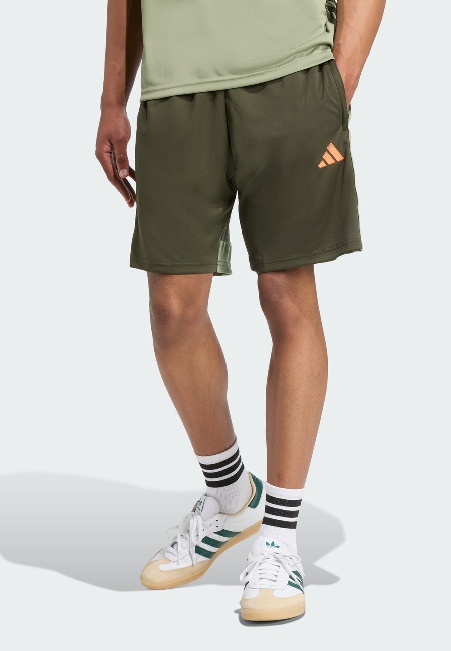 Спортивные шорты Adidas Performance TIRO25 ESSENTIALS SHORT MEN, Night Cargo/Tent Green/Impact Orange/Dark Green
Спортивные шорты Adidas Performance TIRO25 ESSENTIALS SHORT MEN, Night Cargo/Tent Green/Impact Orange/Dark Green