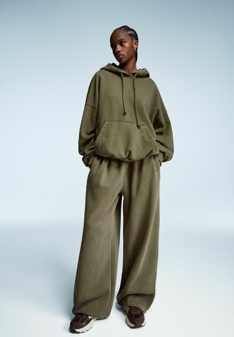 Худи Bershka Hoodie, Khaki
Худи Bershka Hoodie, Khaki