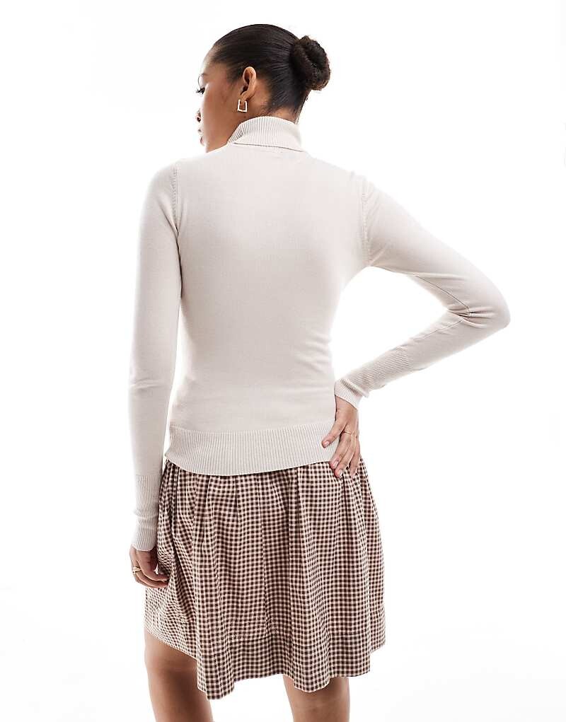 Бежевый свитер с высоким воротником Stradivarius
Бежевый свитер с высоким воротником Stradivarius