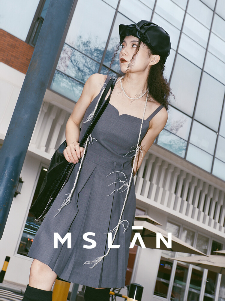 Платье Mslan стильное, серый
Платье Mslan стильное, серый