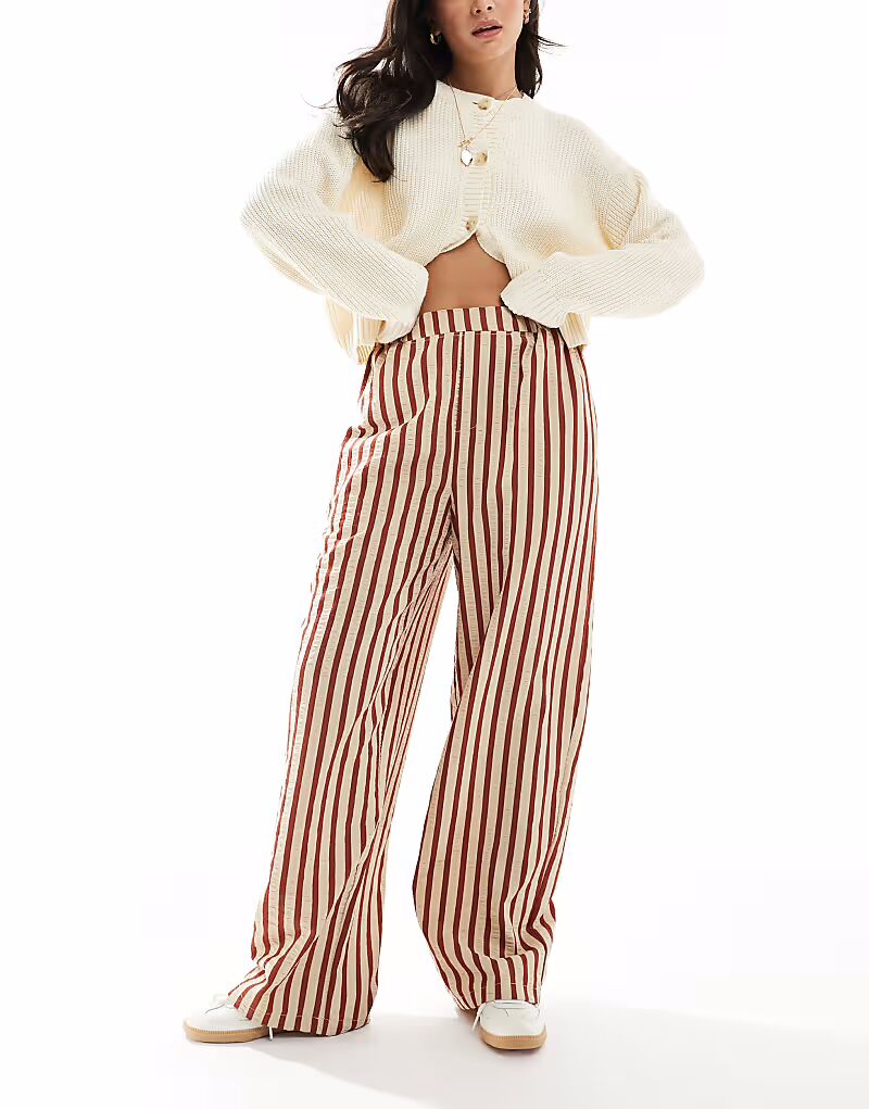 Прямые брюки из сирсакера ASOS DESIGN в ржавую полоску
Прямые брюки из сирсакера ASOS DESIGN в ржавую полоску