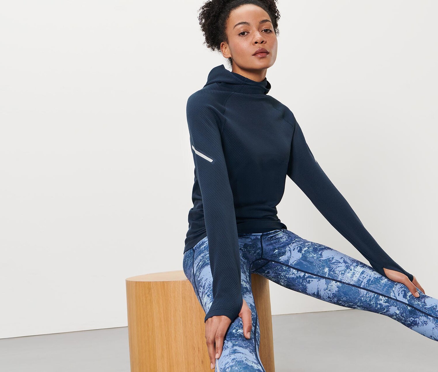 Бесшовная функциональная беговая рубашка с капюшоном Tchibo, темно-синий
Бесшовная функциональная беговая рубашка с капюшоном Tchibo, темно-синий