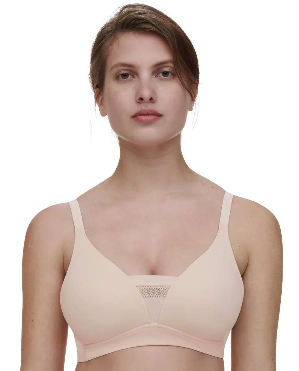 Бюстгальтер без косточек с невидимыми подушечками из линейки Easy Bliss Chantelle, бежевый
Бюстгальтер без косточек с невидимыми подушечками из линейки Easy Bliss Chantelle, бежевый