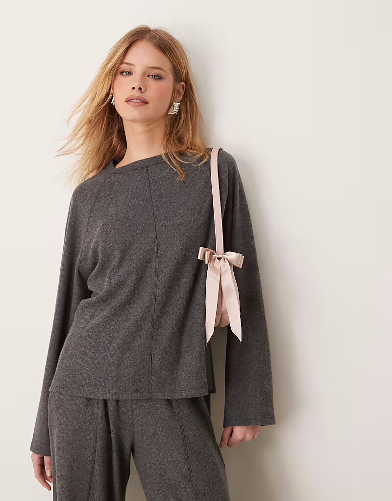 Свободный топ ASOS DESIGN с открытыми швами, супермягкий, темно-серый меланжевый
Свободный топ ASOS DESIGN с открытыми швами, супермягкий, темно-серый меланжевый