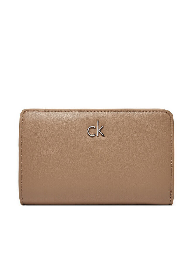 Кошелек Calvin Klein Ck Daily Medium Bifold_Pbl K60K613075, бежевый 
Кошелек Calvin Klein Ck Daily Medium Bifold_Pbl K60K613075, бежевый