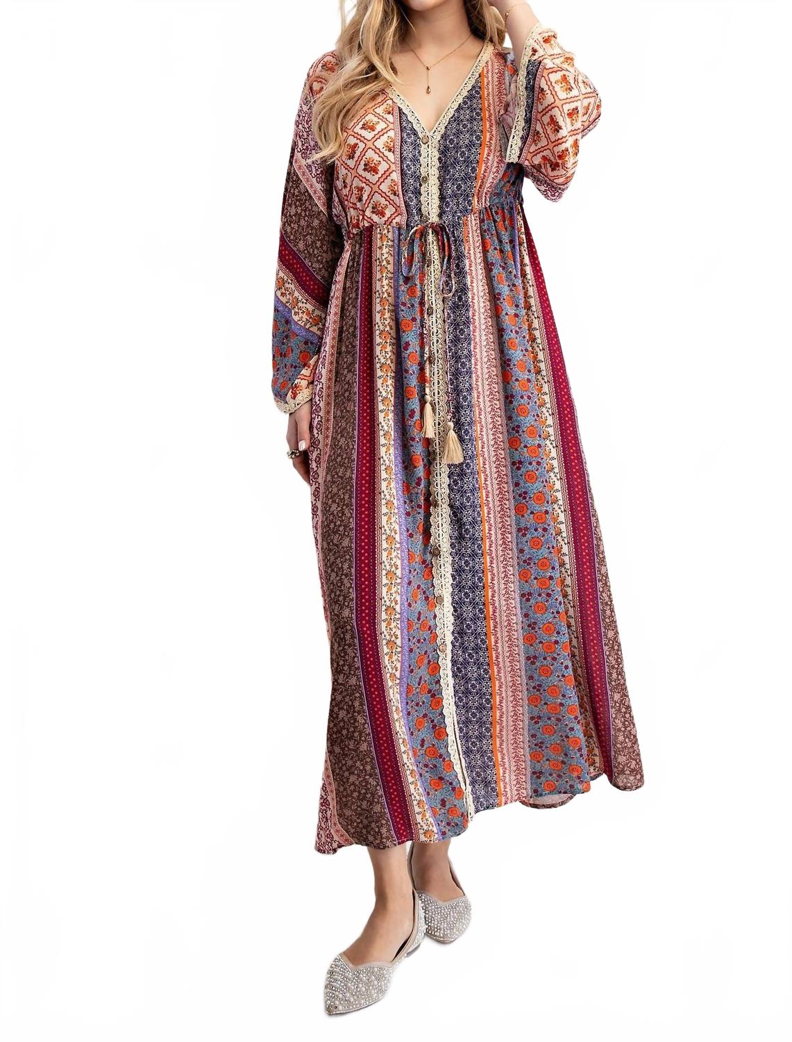 Easel Длинное платье-халат с принтом и рукавами-колоколами, кремово-голубого цвета
Easel Длинное платье-халат с принтом и рукавами-колоколами, кремово-голубого цвета