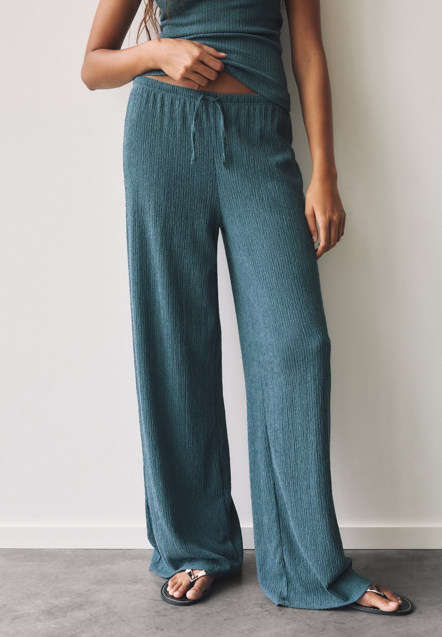 Брюки PULL&BEAR Trousers, Blue
Брюки PULL&BEAR Trousers, Blue