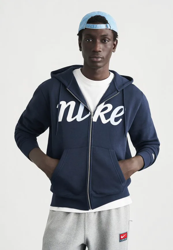 Толстовка с капюшоном на молнии в клубном стиле Nike Sportswear, Obsidian, Черный, Толстовка с капюшоном на молнии в клубном стиле Nike Sportswear, Obsidian
Толстовка с капюшоном на молнии в клубном стиле Nike Sportswear, Obsidian, Черный, Толстовка с капюшоном на молнии в клубном стиле Nike Sportswear, Obsidian