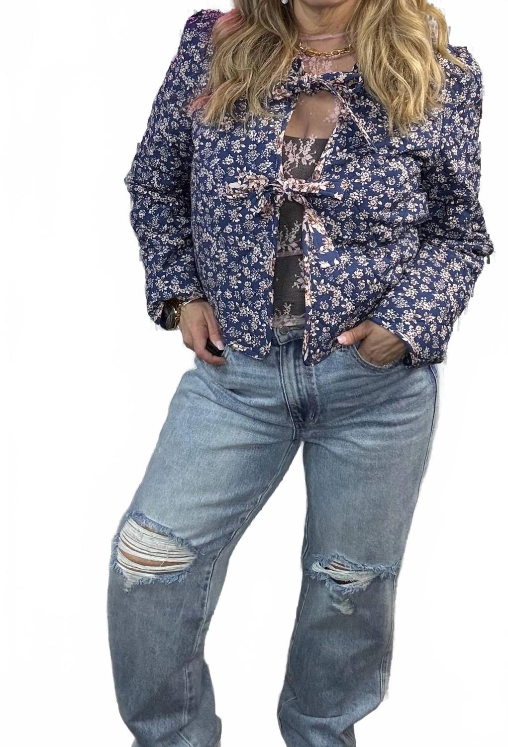 Стеганая куртка с цветочным принтом и завязкой спереди, темно-синего цвета Listicle, темно-синий
Стеганая куртка с цветочным принтом и завязкой спереди, темно-синего цвета Listicle, темно-синий
