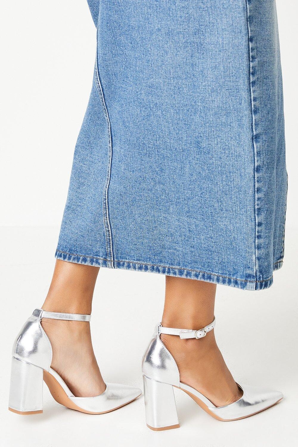 Туфли-лодочки Blanche на высоком блочном каблуке с ремешком на щиколотке Dorothy Perkins, серебро
Туфли-лодочки Blanche на высоком блочном каблуке с ремешком на щиколотке Dorothy Perkins, серебро